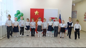 Солдаты служат отчизне родной Солдаты служат отчизне родной.